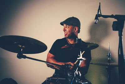 Maurice, drummer, percussion und cajon drumset